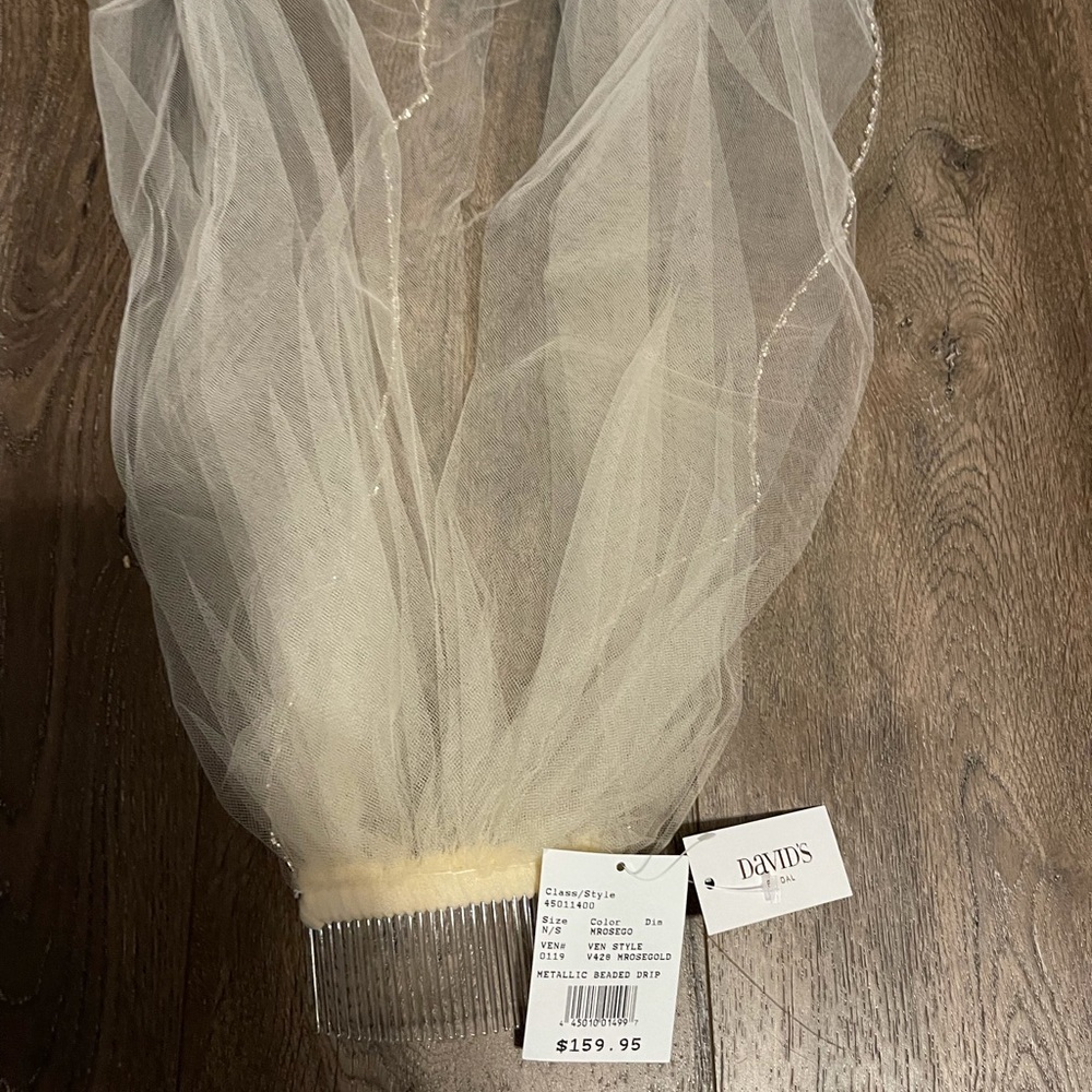 Wedding Veil. Brand new. Metallic beaded drip.